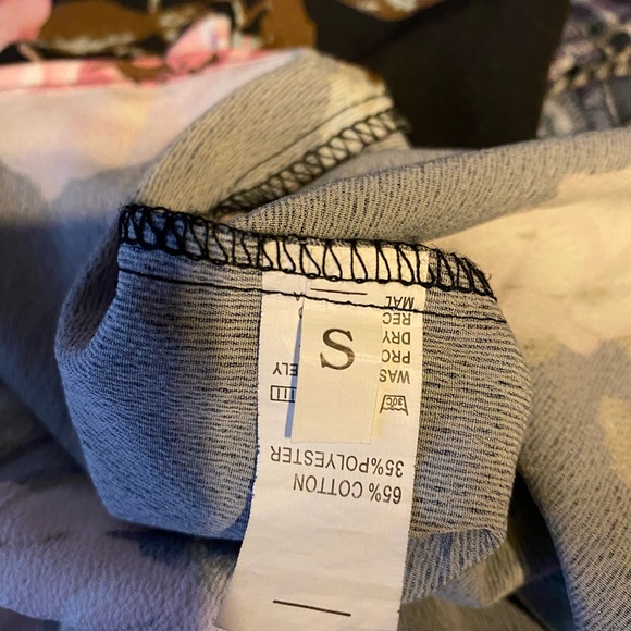 Flower Blouse - Picture 5 of 5